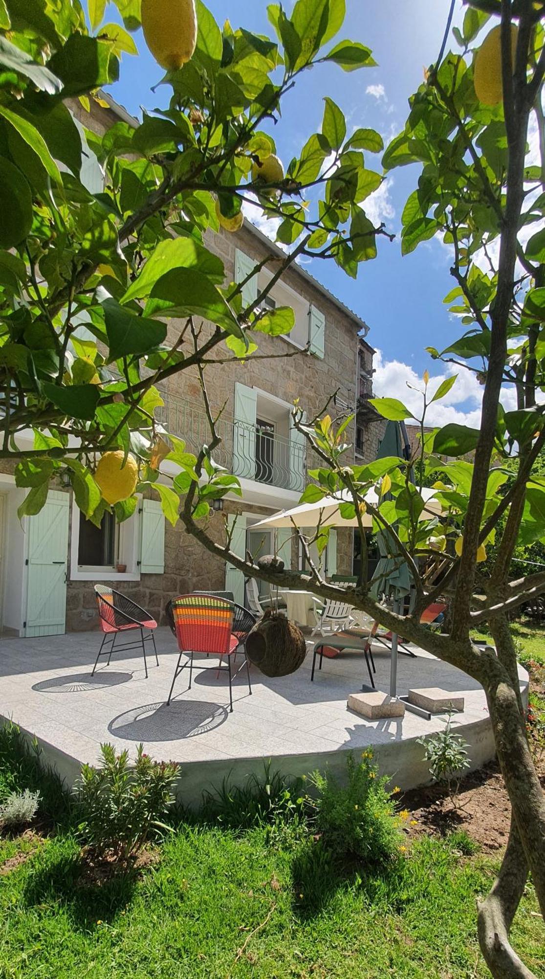 Charmant Appartement En Rez De Jardin Sartène Exterior foto